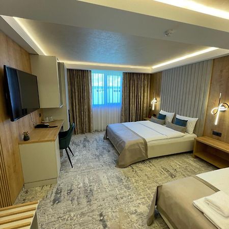 Hotel Rk Ghimbav Екстериор снимка