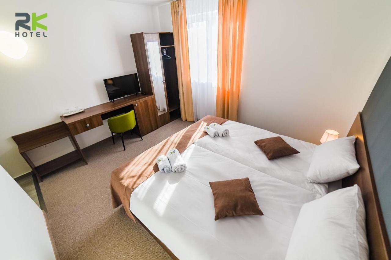Hotel Rk Ghimbav Екстериор снимка