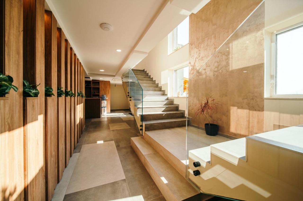 Hotel Rk Ghimbav Екстериор снимка