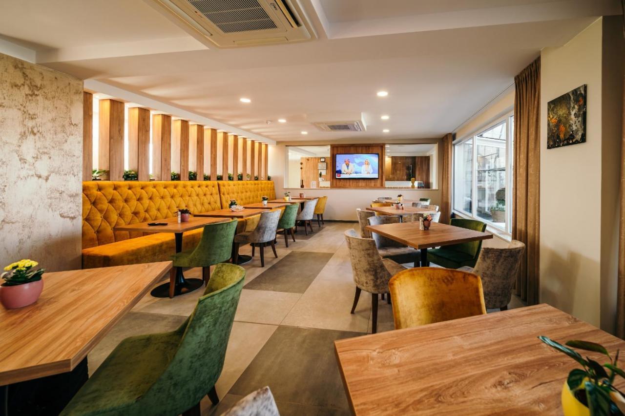 Hotel Rk Ghimbav Екстериор снимка