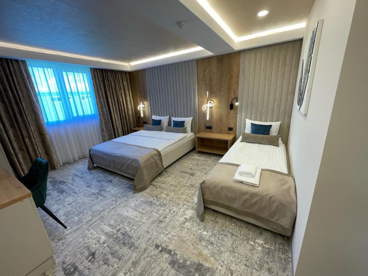 Hotel Rk Ghimbav Екстериор снимка