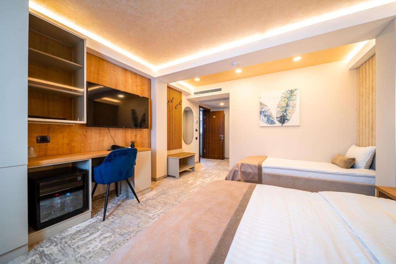 Hotel Rk Ghimbav Екстериор снимка