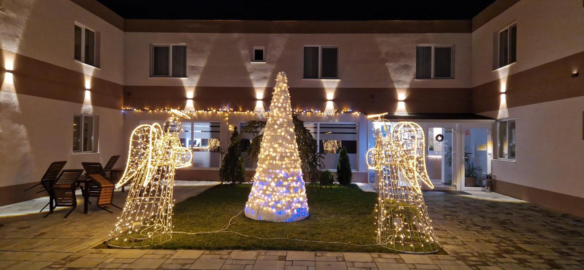 Hotel Rk Ghimbav Екстериор снимка