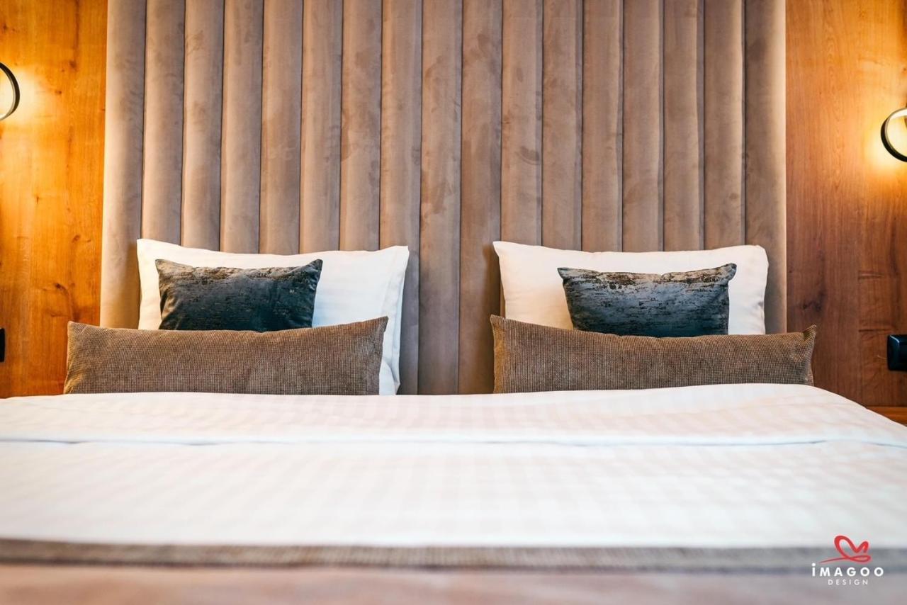 Hotel Rk Ghimbav Екстериор снимка