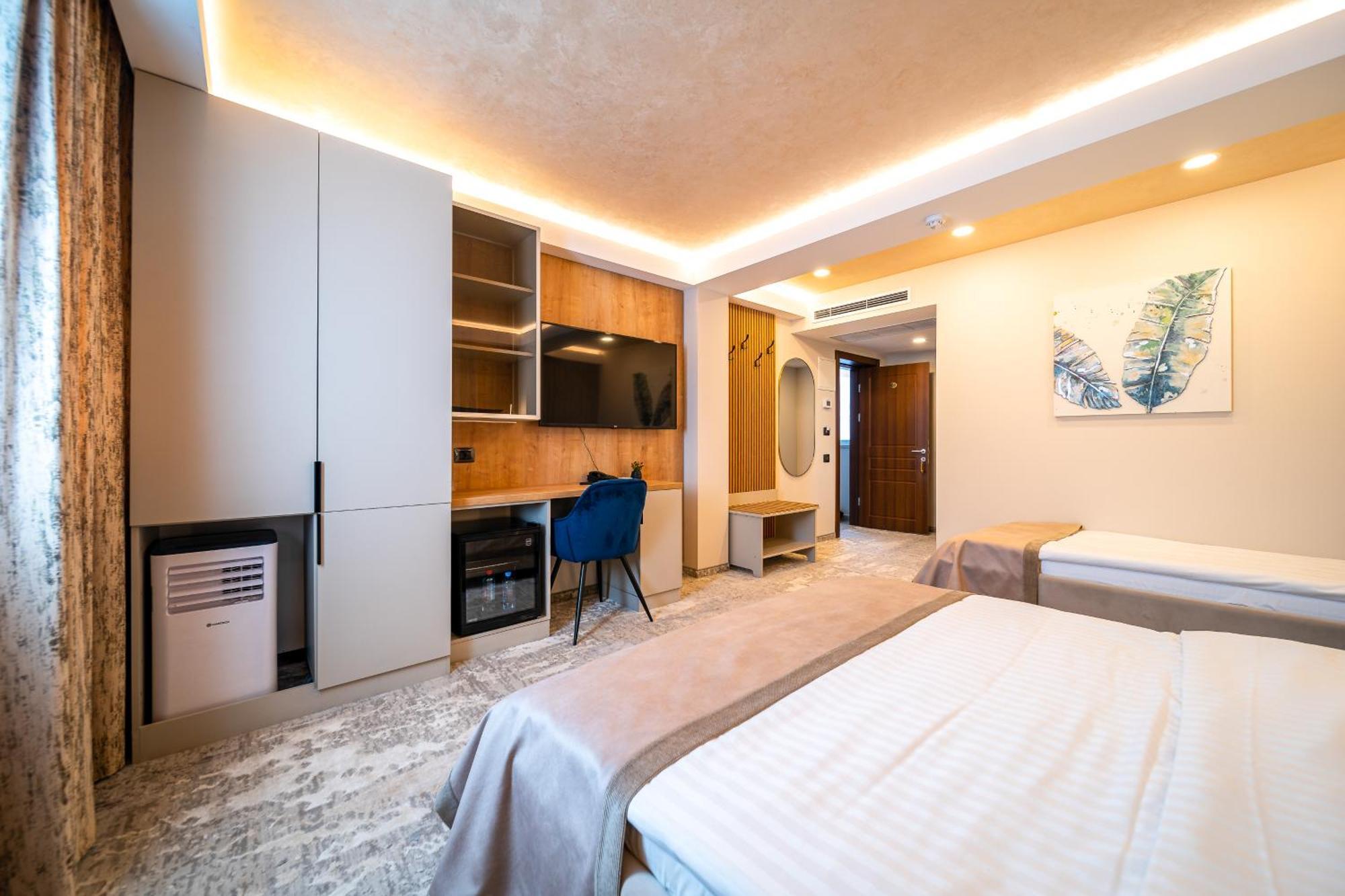 Hotel Rk Ghimbav Екстериор снимка