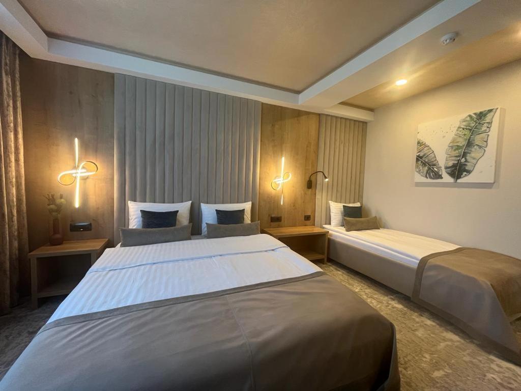 Hotel Rk Ghimbav Екстериор снимка