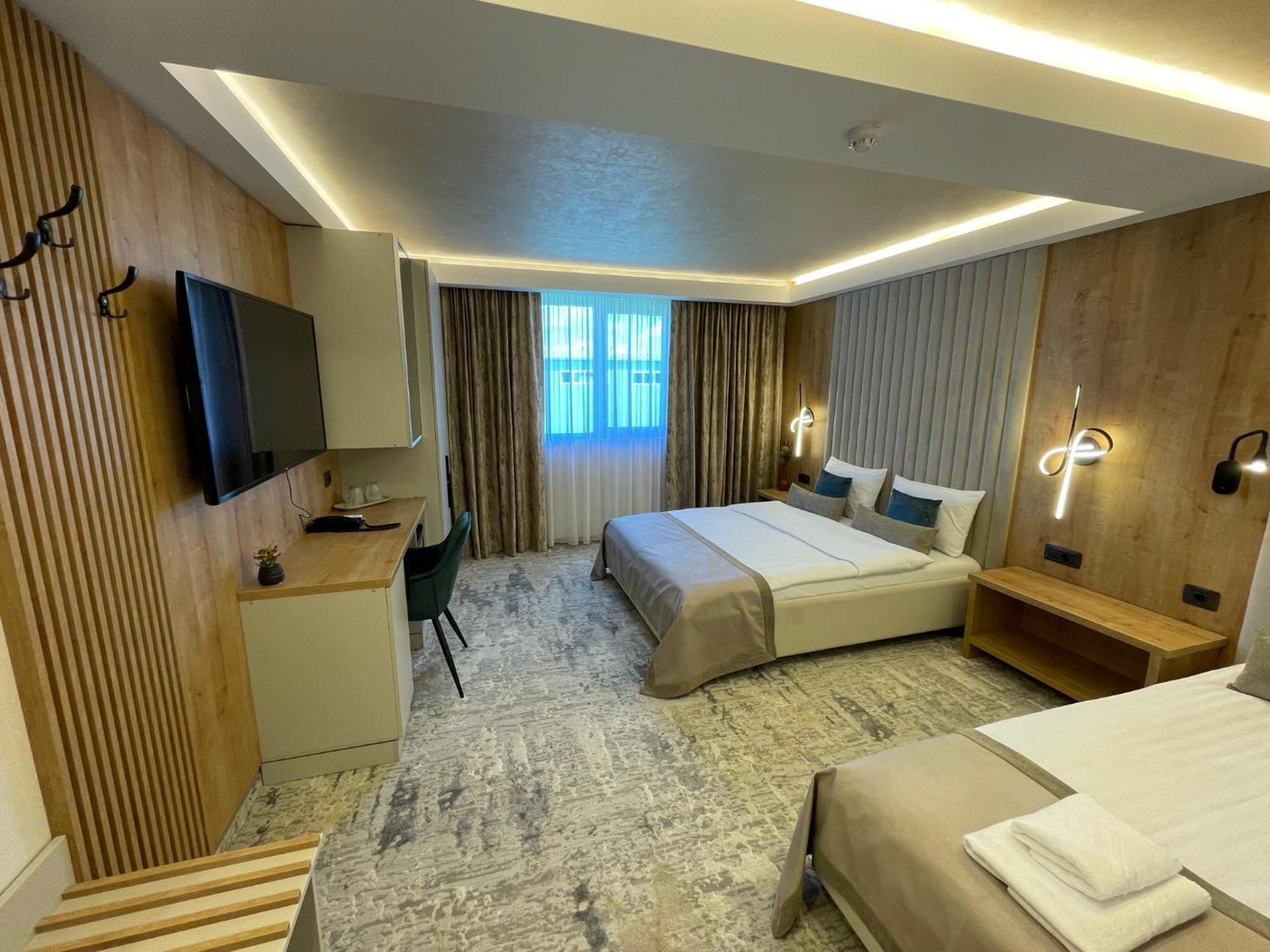 Hotel Rk Ghimbav Екстериор снимка