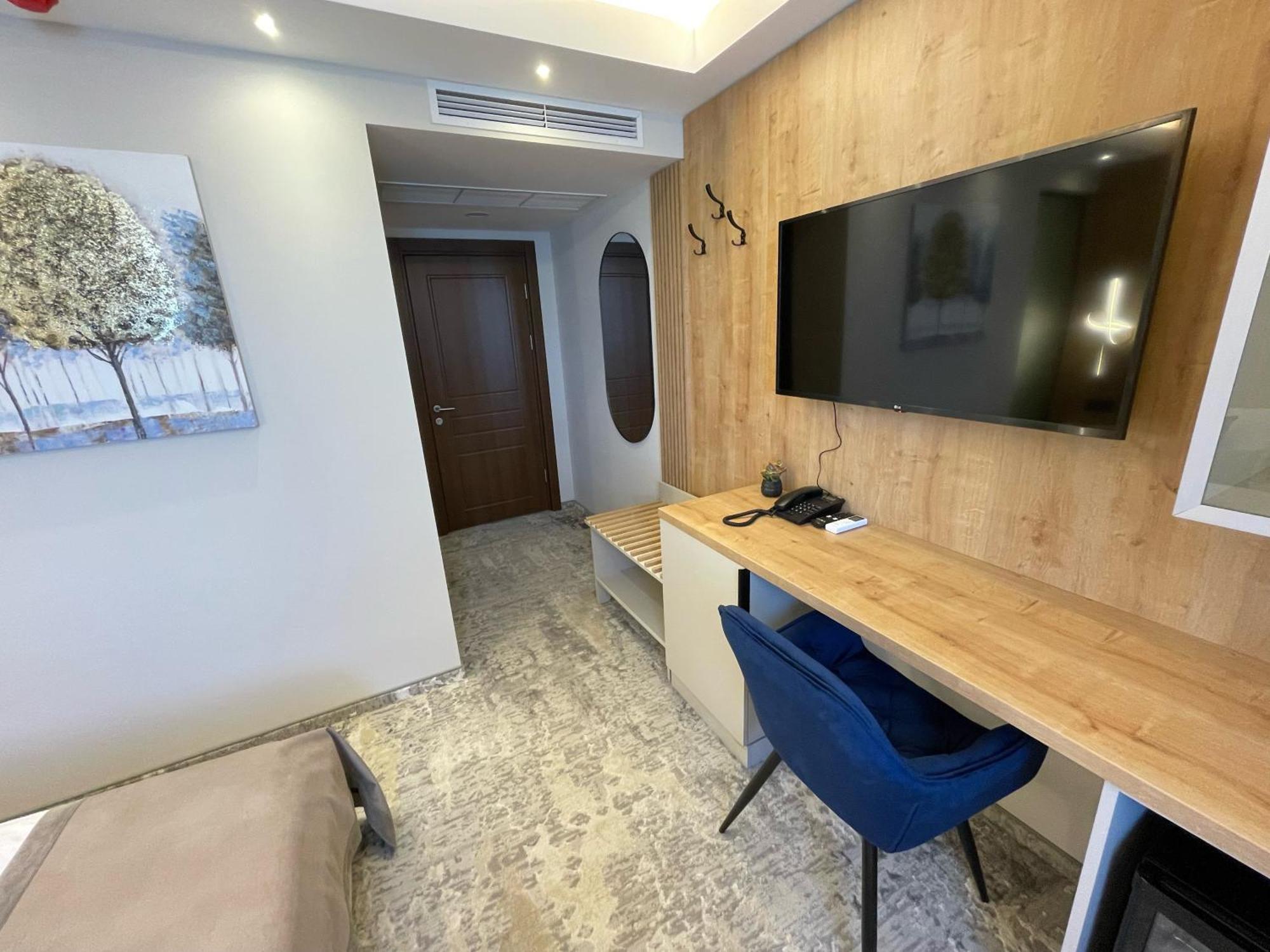 Hotel Rk Ghimbav Екстериор снимка